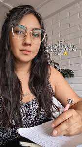 Escuchamos pero no juzgamos De ser asi, en la realidad escuchamos para...  comprender? O estamos esperando el turno para responder?