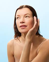 A Perm Story! On assignment for @globeandmail, I tagged along with  @annhuiwrites to @thebarbersmark_oakville to watch @wwk.fades at work ✂️  Thank you @sarahpalmerphoto for the ask 💕