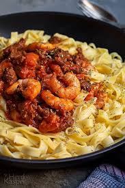 Verscharfte Pasta Mit Merguez Und Garnelen Herd S Kasper Rezept Lebensmittel Essen Pasta Garnelen