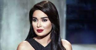 معركة بين سيرين عبد النور ومتابعة على تويتر والسبب نادين نسيب اليوم السابع