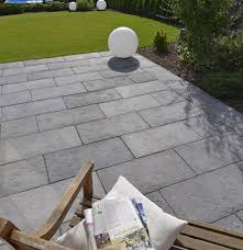 Terrassengestaltung Mit Yorktown Platten In Schiefergrau Terrassengestaltung Terrassen Design Hinterhof Terrassen Designs