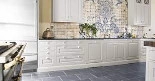 More dramatic shades of matt grey create instant impact, while the metallic shine of chrome and steel creates a clean, modern aesthetic. Slate Floor Kitchen Slate Floor Kitchen Slate Kitchen Grey Slate Kitchen Floor