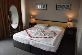 Astral inn hotel leipzig offers 105 forms of accommodation with complimentary bottles of water and a hairdryer. Astral Inn Leipzig Hotel Restaurant Leipzig Aktualisierte Preise Fur 2021