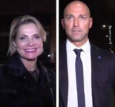 Se bettarini sembra perfettamente a suo agio, integrato con tutti gli altri, la larini si dall'altra parte stefano dice che è una «bambina», che le cene le paga sempre lui e che lei neanche lo ringrazia. Stefano Bettarini Commenta La Foto Di Simona Ventura Con Il Fidanzato Lanostratv