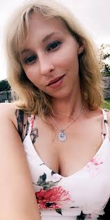 Violet Cox (@Violet_Vixon31)