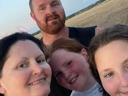 Fundraiser for Leslie Mitchell by Nicole Fransen : Donate to help Nikki's  final wish come true.