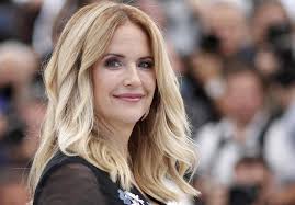 Milva oggi, compatibilmente con i quasi 82 anni di età, sta bene e vive serenamente insieme alla figlia martina e alla sua storica assistente. Chi E Kelly Preston Malattia E Causa Morte Della Moglie Di John Travolta Chiechiera It