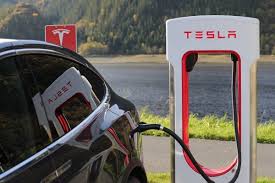 Penggunaan kabel usb di tempat umum untuk mengisi daya baterai smartphone saat ini tentu menjadi pilihan paling umum. Tesla Produksi Pengisi Daya Mobil Listrik Di China Otomotif Bisnis Com