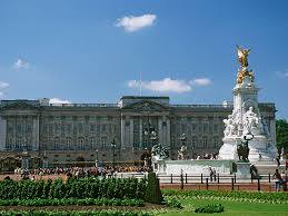 It is the london residence of her majesty the queen and is one of only a few working royal palaces left in the world. Buckingham Palace London History