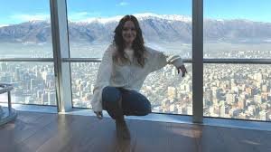 Ingresando por la entrada al mall que se encuentra a unos metros de la estación de metro «tobalaba», ya se observa la publicidad del mirador. Asi Es El Mirador Del Sky Costanera Center De Santiago Operativo Invierno 2019 Cadena 3 Argentina