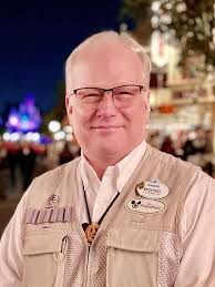 Disneyland Former Cast Members and Fans