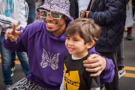 Anderson.paak@fullstopmgmt.com silk sonic w bruno mars is here!! Anderson Paak Hosts Festival In La To Raise Money For Nonprofit Upworthy
