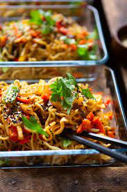 Schnelle Asia Nudelpfanne Mit Gemuse Nur 5 Zutaten Kochkarussell Rezept Rezepte Nudelpfanne Chinesisches Essen Rezepte