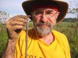 Códigos de Barras do DNA e a diversidade de invertebrados terrestres: o  caso das minhocas