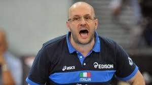 Soñando desde adolescente con ser una estrella del baloncesto, con 20 años se daría de bruces con la realidad cuando sus propios entrenadores le instaron a dejar la canasta. Volley La Nuova Italia Con Juantorena Giannelli E Antonov Visto Dal Basso