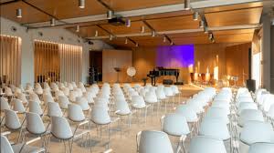 His voice as easily recognised as a signature, its mellow yet powerful tones resonate from 70 million records sold. Andrea Bocelli Foundation Ein Neues Herz Fur Camerino