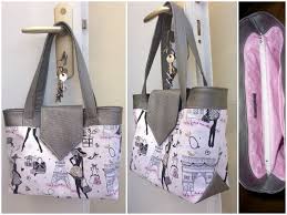 Le tutoriel et le patron sont proposés par mes petites coutures. Sac Madison En Simili Cuir Argent Swarovski Et Imprime Parisien Cousu Par Vero V Patron De Couture Sacotin Patron Sac Sac Sacotin