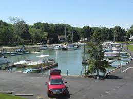 Rock harbor cottages, summers retreat camper with free dock on east harbor. Colony Club Catawba Island