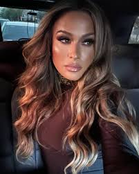 Who is Rashida Jones' partner and baby daddy Ezra Koenig? The lead singer  of Vampire Weekend began dating Quincy Jones' daughter in 2016 and also has  a son with the Parks &