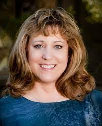 Denise Stirling's Instagram, Twitter & Facebook