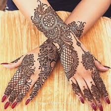 Top 31 Dainty Engagement Mehndi Designs For Bride In 2020 Engagement Mehndi Designs Bridal Mehndi Designs Henna Designs Hand