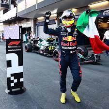 Tras superarlo, checo ya no soltó el tercer lugar. Sergio Perez Schecoperez Twitter