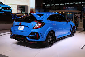 2020 honda civic type r arrives in chicago with outrageous new color honda s hot hatch gets a wealth of performance and s honda civic type r honda civic civic