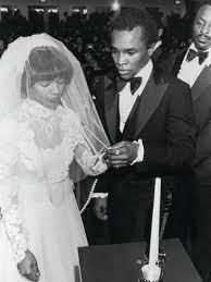Leonard and robi who was married to lynn swann from 1979 to 1983 met at a luther vandross concert in 1989. Who Is Sugar Ray Leonard Married To Know About Her Married Life And Children