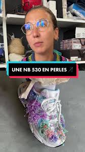 Une New Balance 530 en perles d’Agata Panucci 🪡 #newbalance #newbalance530  #nb530 #customshoes #beadscustom