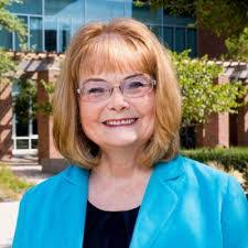 Linda Tobar's Instagram, Twitter & Facebook