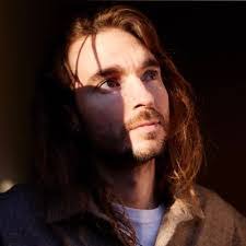 Tom Lion's Instagram, Twitter & Facebook