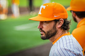 Tennessee coach Tony Vitello spurns SEC offer to remain a Vol