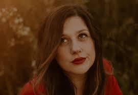 A tu per tu con un'attrice dalla grande verve comica: Angela D'Onofrio si  racconta