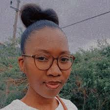 What TEFL programs offer courses and job opportunities for teaching English  abroad?