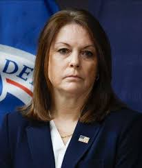 Leslie Bingham's Instagram, Twitter & Facebook