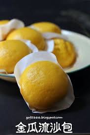 qi qi in the house 金瓜流沙包 food chinese food hamburger bun