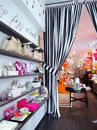 Black And White Boutique Ideas My Visit To Kate Spade In Nyc Store Interiors Store Interior Boutique Interior