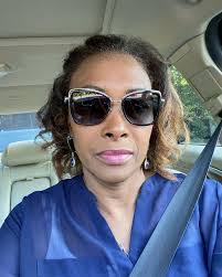 Sandra Waller's Instagram, Twitter & Facebook