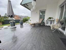 Sie sind ein blickfang in küche und bad, gleichzeitig aber auch eine gute basis für balkon und terrasse. Draussen Fliesen Terrassenfliesen Marmorfliesen Draussen