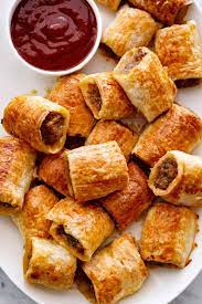 In a large bowl mix together your sausage, basil, oregano these sausage rolls are a perfect make ahead dish. Sausage Rolls Cafe Delites