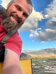 Darin Brady's Instagram, Twitter & Facebook