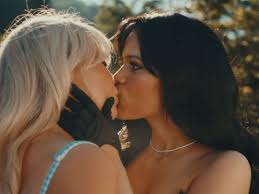 Sapphic Twitter Is Not OK After Sabrina Carpenter and Jenna Ortega Making  Out in Taste | Them