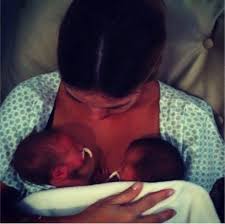 Na sala, tal como da primeira vez, o silêncio cortava e o nó na garganta o meu sonho de ser mãe de um casal realizou se. As 10 Coisas Que As Maes De Gemeos Mais Ouvem Just Real Moms Blog Para Maes