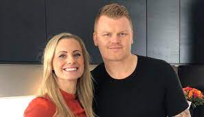 He is an actor, known for wigan athletic vs liverpool fc (2006), allsang på grensen (2007) and match of the day (1964). Dette Sjokkerte Mest I John Arne Riise Sin Kontoutskrift Dnb Nyheter