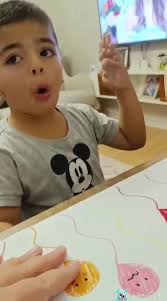 Balon Renkleri Sayan Sinirli Çocuk Edit