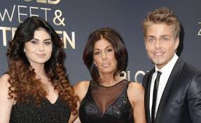 Toch hoopt moeder rachel op verzoening voor haar 50e verjaardag. Roxeanne Hazes Archives Pagina 3 Van 15 Weekend Online