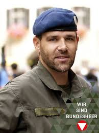 Ich bin Offiziersstellvertreter Walter S., 41 Jahre alt und arbeite als  Lehrunteroffzier im Sanitätsbereich in Innsbruck. Meine Aufgabe im  Sanitätszentrum "West" ist es, mittels medizinischen Schulungen und  Ausbildungen Sanitäter und Pflegepersonal ...