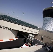 Abu dhabi jetzt flüssiger das reduzierte die kurvenzahl von 21 auf 16 um gleich fünf ecken und die rundenlänge von 5,554 kilometern auf 5,218 kilometer. Neue Formel 1 Strecke Abu Dhabi Perfektion Aus Dem Versuchslabor Welt