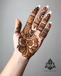 From beautiful palki motifs to bride and groom garlands and even the baraat procession, this one is fit for a queen. 50 Trendy And Stunning Arabic Mehndi Designs Tikli