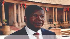 Presidente de Angola muda administrações da televisão, jornal e agência  estatais